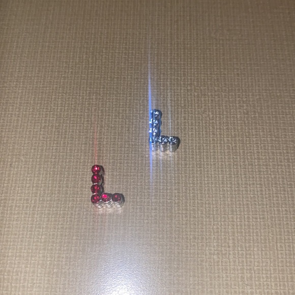 L initial charms to add onto jewelry pieces - Picture 3 of 8